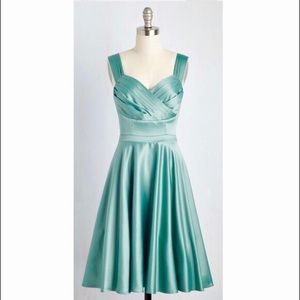 MODCLOTH Sea green Tulle Vintage Midi Dress Sz M